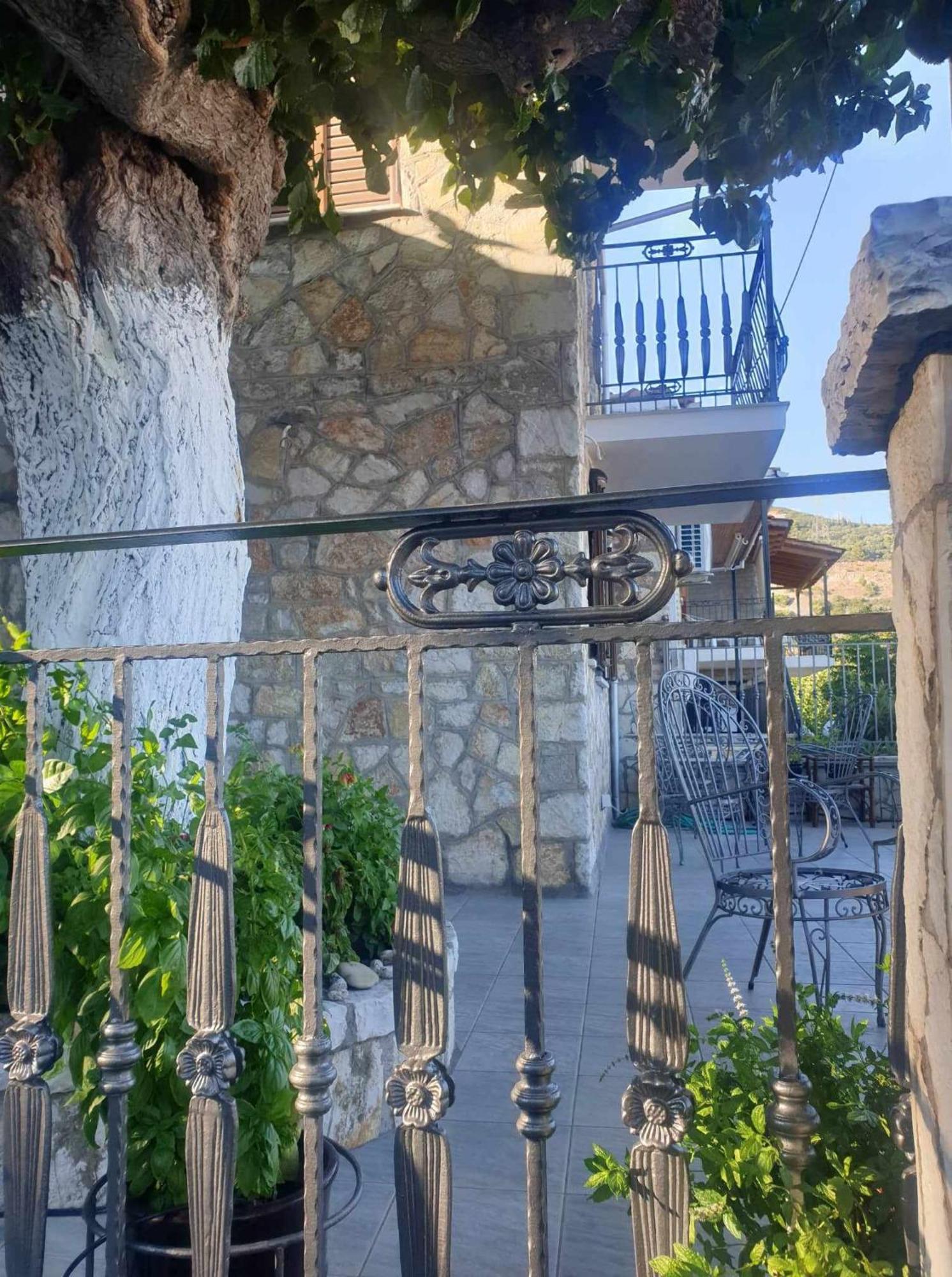 View By The Castle Nafpaktos Villa Bagian luar foto